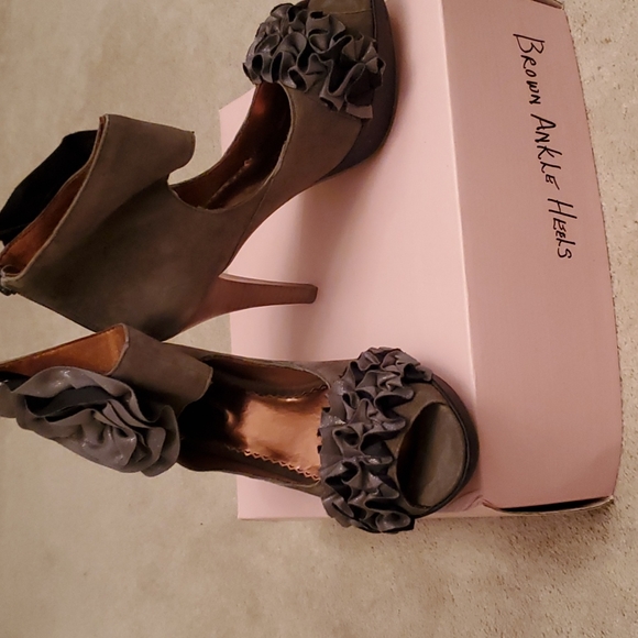 Two Pairs of Gray Color & Dark Brown Suede Poetic License Heels - Picture 1 of 12